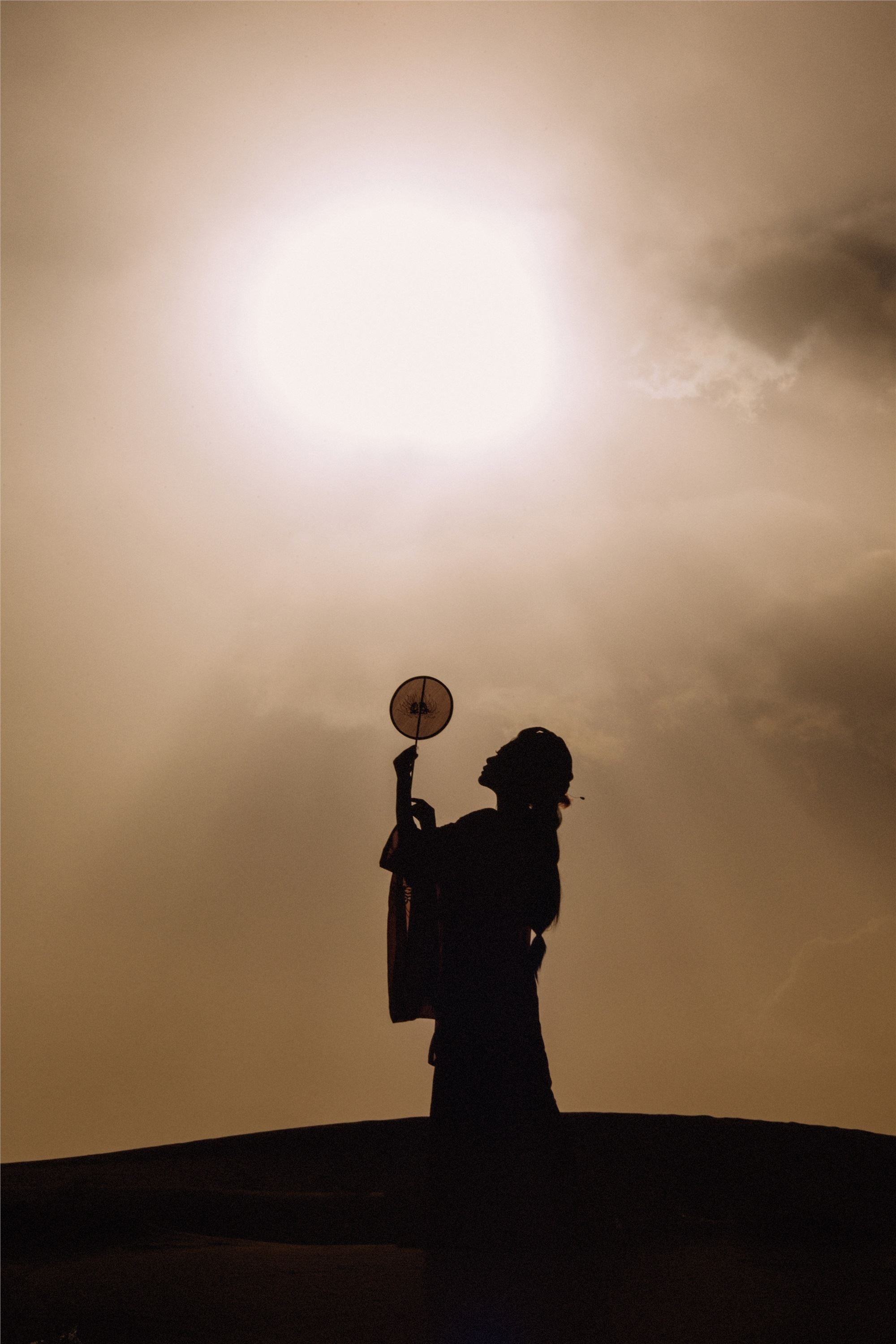 YITUYU艺图语 2021.09.08 漠上行 兔小白